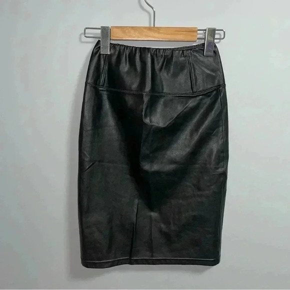 Aritzia - Wilfred Free Bodycon Skirt - Picture 2 of 4